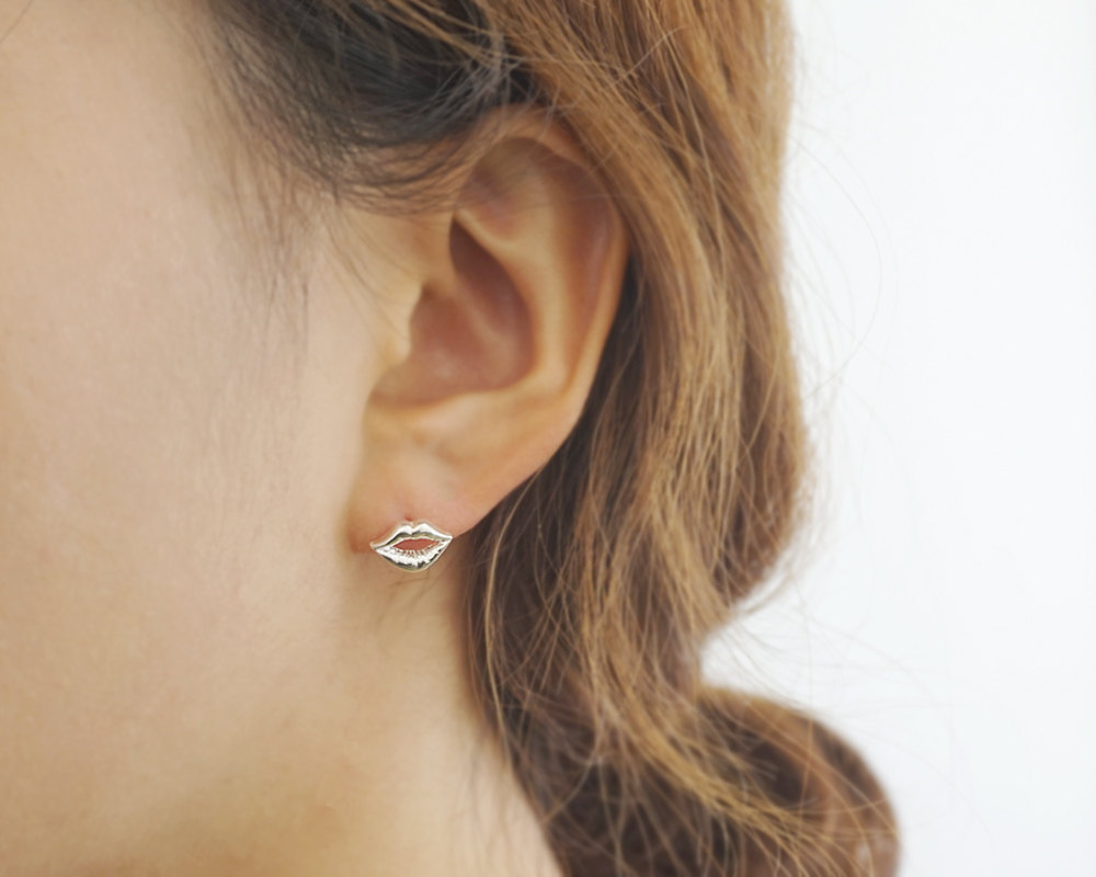 Silver Lips Earrings,sterling Silver,simple Earrings,tiny Earrings